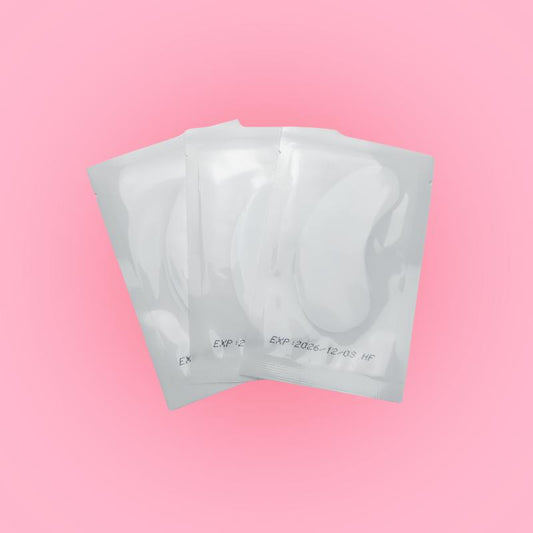 Hvite eyepatches til eyelash extensions – komfortable under eye pads fra BeautyByDau.
