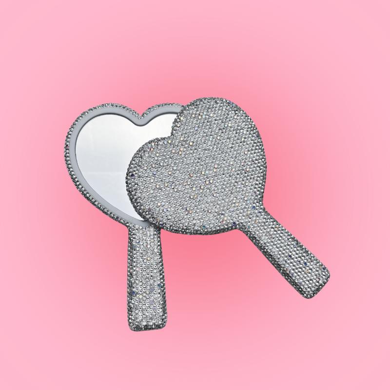 Hjerteformet spejl med glimmer – elegant tilbehør til lash extensions fra BeautyByDau