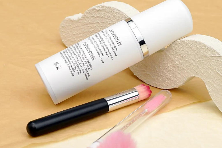 Vippe shampoo kit – 50 ml lash cleanser med vaskeflaske, rensebørste og mascara børste i etui.

