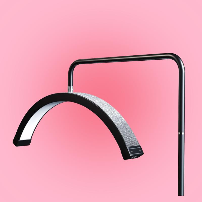 Moonlight lampe i sort til eyelash extensions – stilfuld buet vippelampe med justerbart LED-lys fra BeautyByDau.