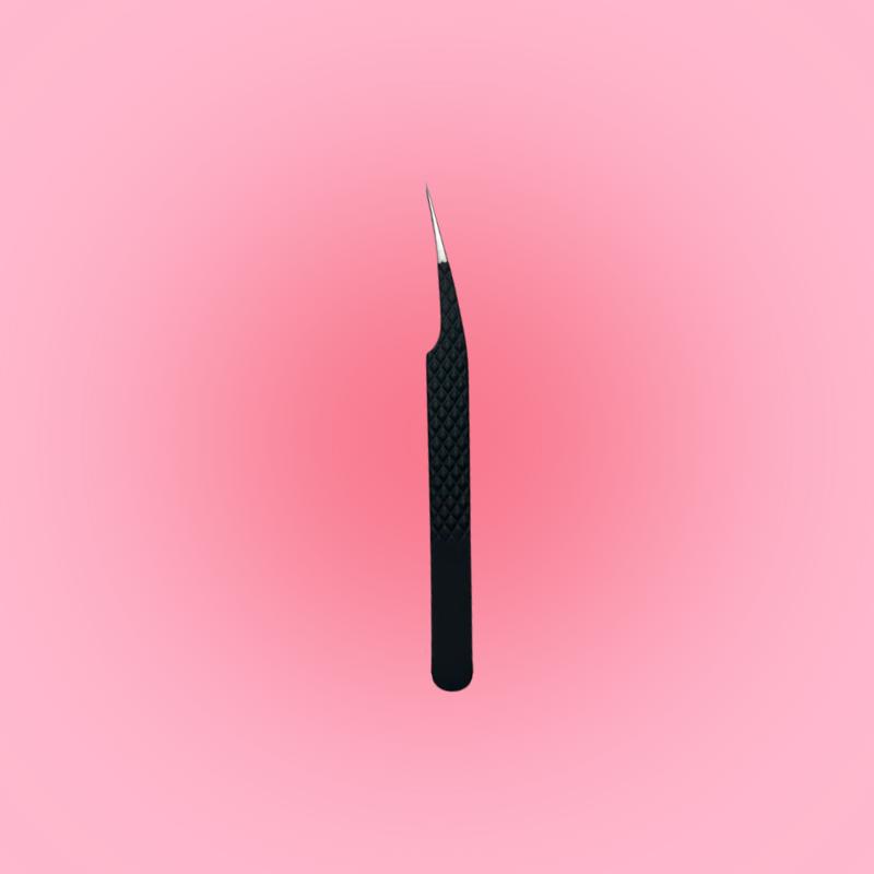 Spids fiber tip pincet – giver fast greb til isolering af enkelte vipper fra BeautyByDau.
