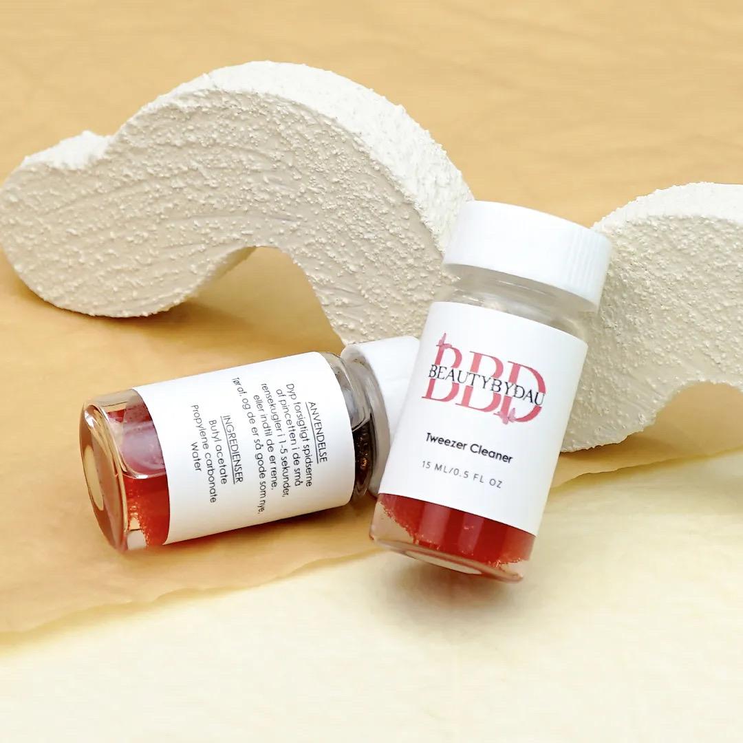 Professionel Tweezer Cleaner – 15 ml rens til pincetter brugt til lash extensions.