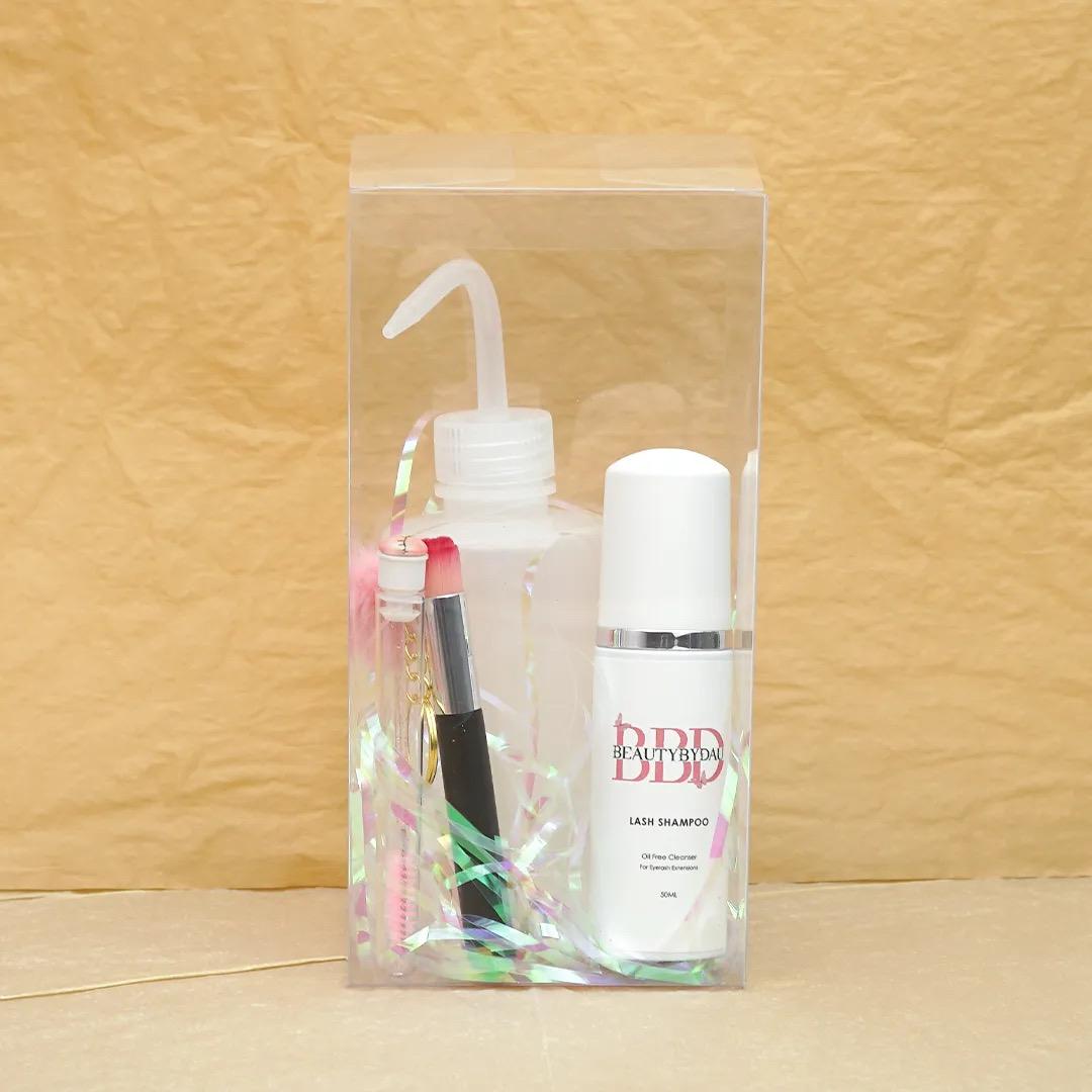 Komplet lash cleanser kit – skånsom vippe shampoo inkl. børste og praktisk tilbehør til hjemmebrug og salon.
