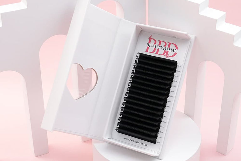 YY Lashes til eyelash extensions – nem faning og smukt resultat fra BeautyByDau.